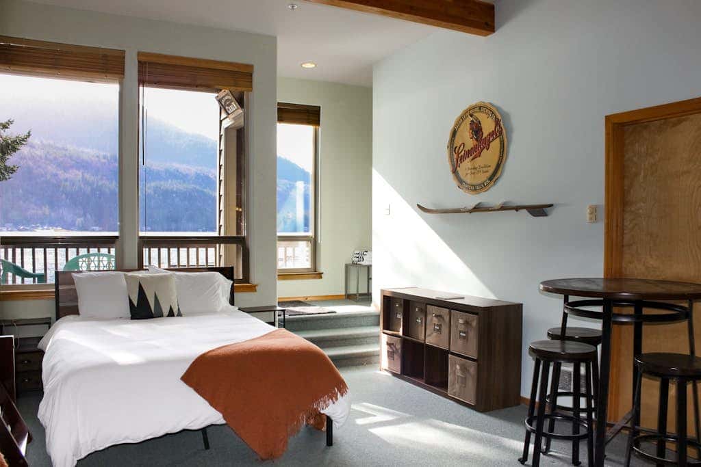 Lake Sutherland Ski Condo