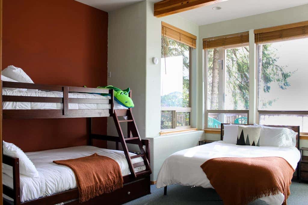 Lake Sutherland Ski Condo