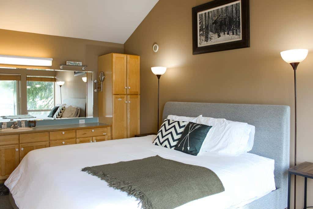 Lake Sutherland Ski Condo