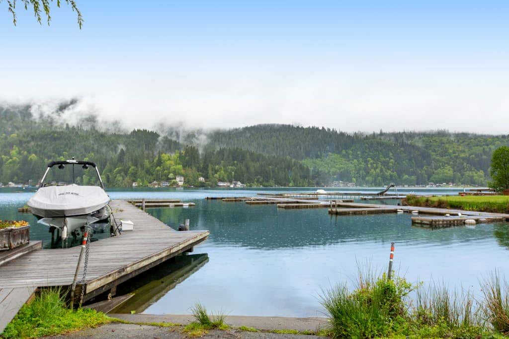 Lake Sutherland Ski Condo