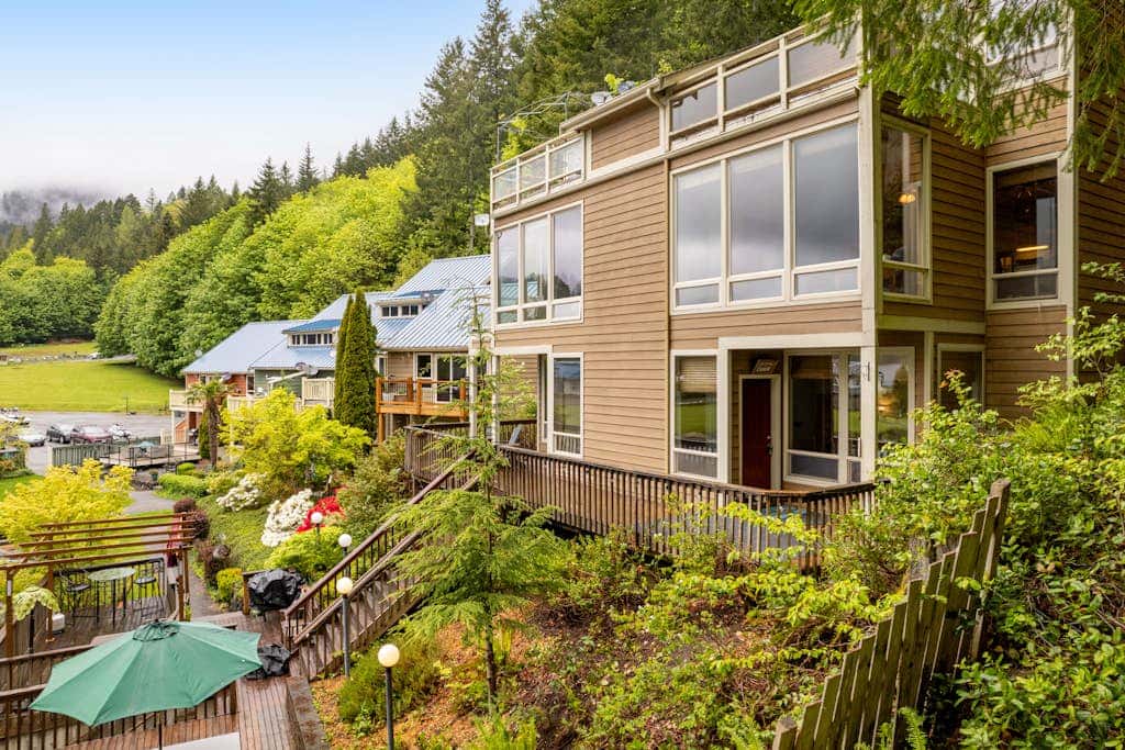 Lake Sutherland Ski Condo