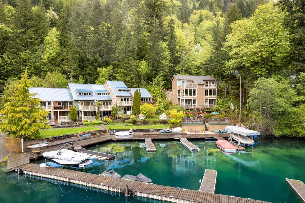 Lake Sutherland Ski Condo