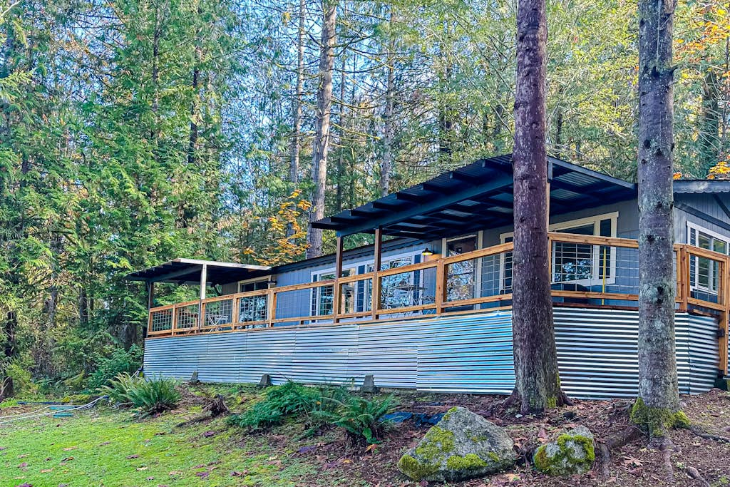 WatersView Tree House