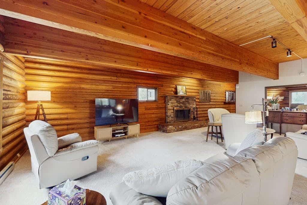 Cozy home with full kitchen, large backyard & great location