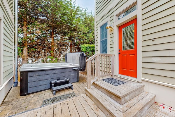 Lovely Seabrook property with carriage house, yard, & child-friendly amenities