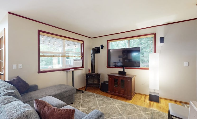 Dog-friendly house w/ enclosed yard, dedicated workspace, gas grill, W/D