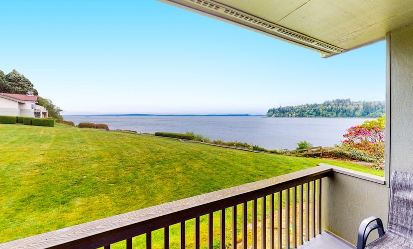 Ground-floor condo with indoor/outdoor pools, hot tub, pickleball/tennis, & gym
