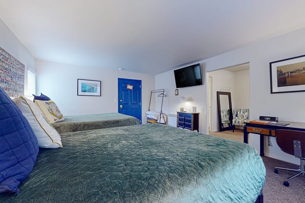 Stylish hotel suite just steps away from Downtown Port Townsend