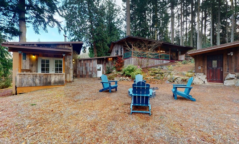 Refurbished cabin with beautiful views of the Hood Canal