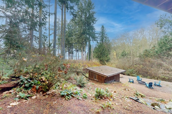 Refurbished cabin with beautiful views of the Hood Canal