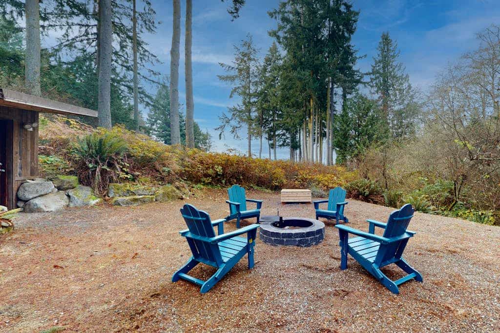 Refurbished cabin with beautiful views of the Hood Canal