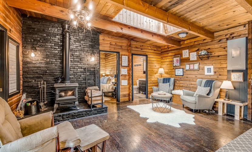 Dog-friendly lakefront cabin with woodstove, amazing view, firepit & dock