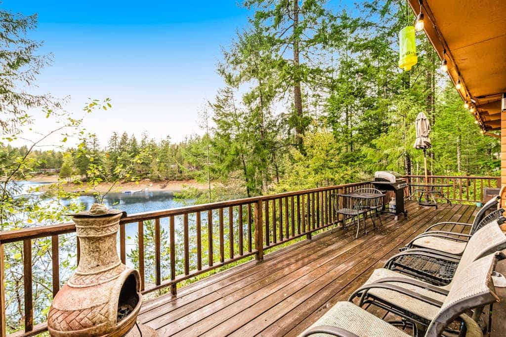 Dog-friendly lakefront cabin with woodstove, amazing view, firepit & dock