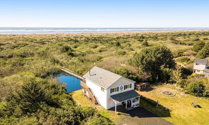 Oceanfront beach house near town with washer/dryer- dog-friendly