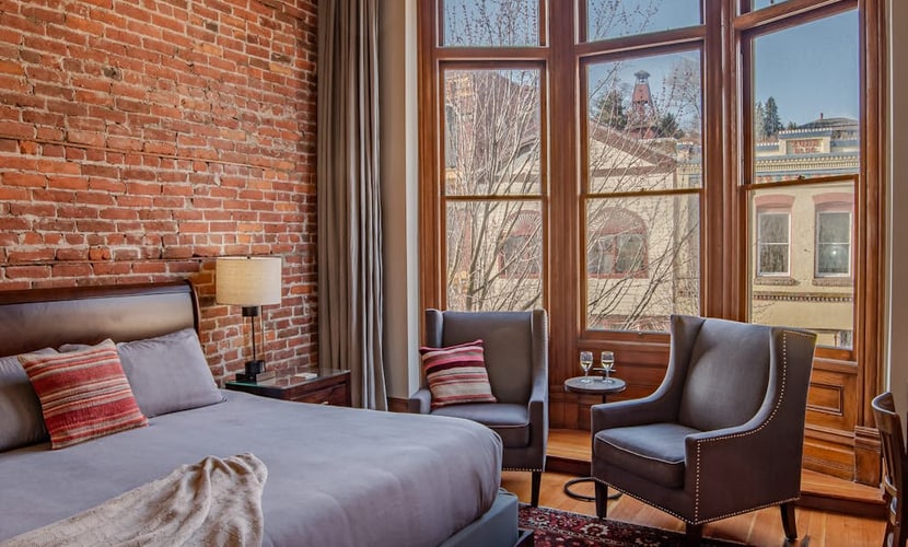 Historic Town View Room with bay window overlooking Water Street