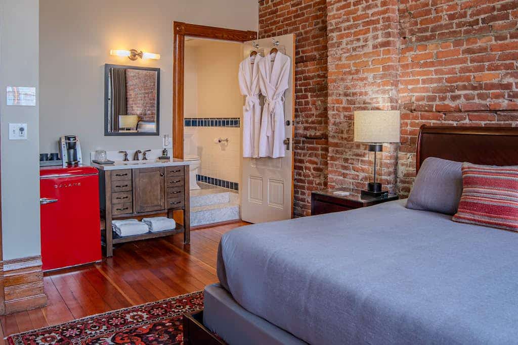 Historic Town View Room with bay window overlooking Water Street
