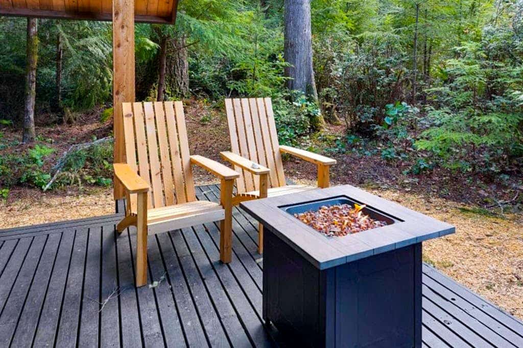 Stunning cabin near golf with cozy patio & game room with Ping Pong, board games