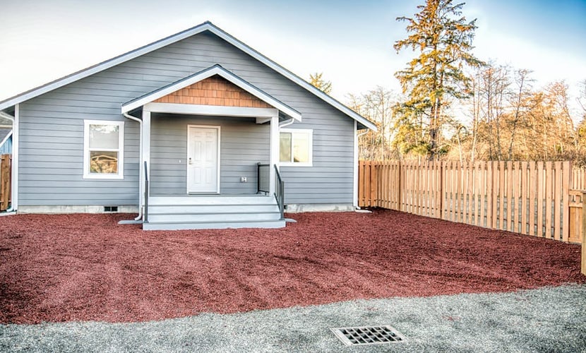 Companionable house with central AC, washer/dryer, firepit, gas grill, & patio