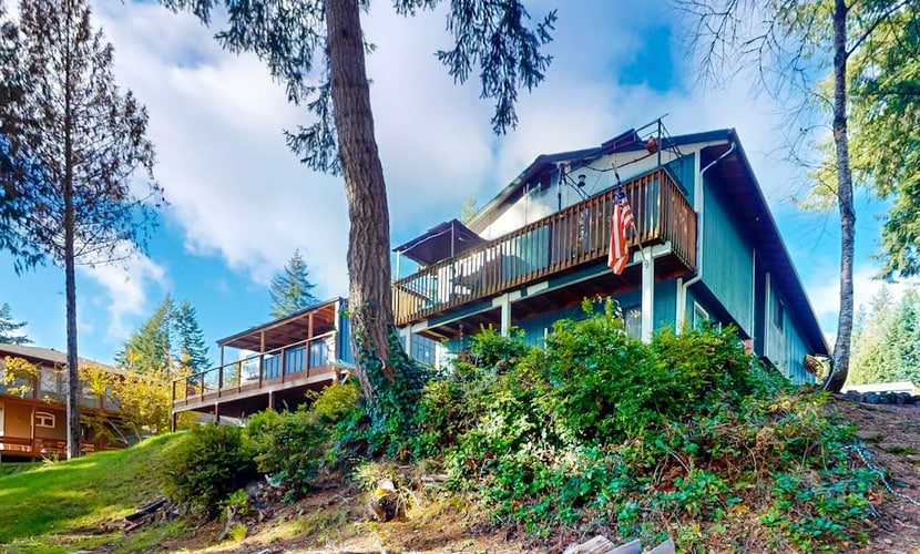 Puget Sound Waterfront Home-WIFI, Kayaking, Partial A/C
