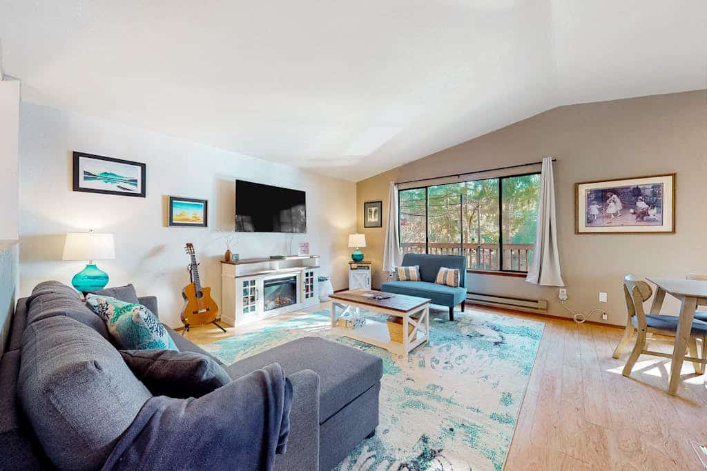 Puget Sound Waterfront Home-WIFI, Kayaking, Partial A/C
