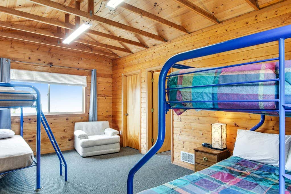 Port Angeles Blue Mountain Lodge with Bunkhouse
