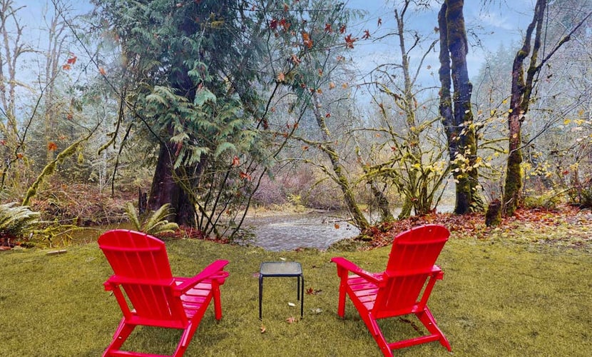 Serene, riverfront cabin w/deck, gas grill, wood stove - private river view