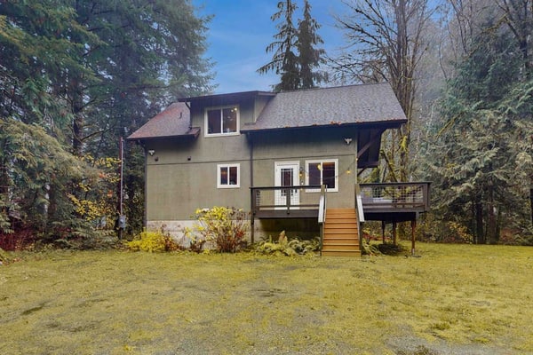 Serene, riverfront cabin w/deck, gas grill, wood stove - private river view