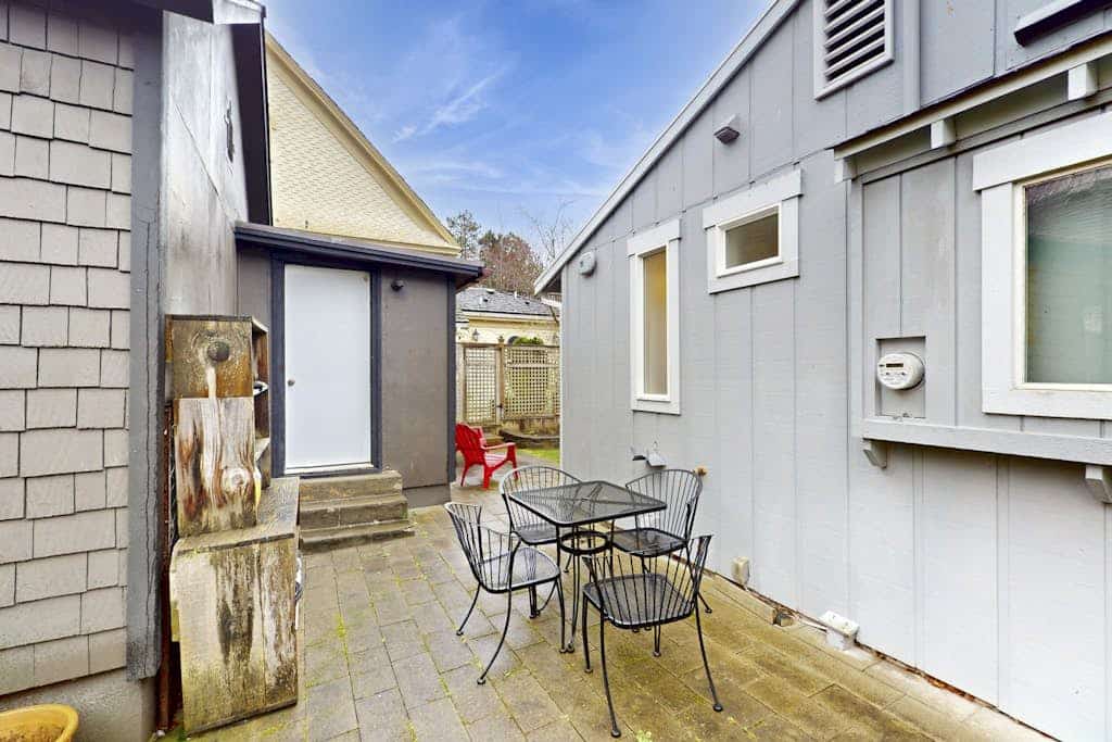 Cozy cottage, private outdoor space & convenient location
