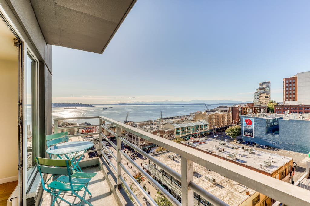 Newmark Tower Soundview Suite