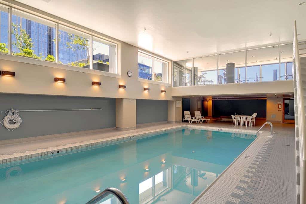 Bayview suite w/ great views, walk score of 100 & shared indoor pool & hot tub