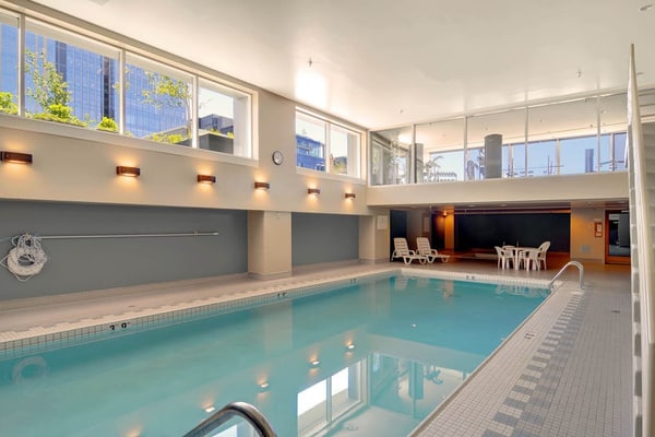Bayview suite w/ great views, walk score of 100 & shared indoor pool & hot tub