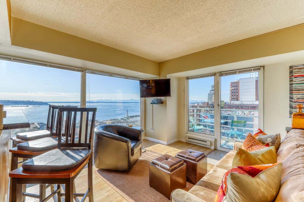 Newmark Tower Soundview Suite