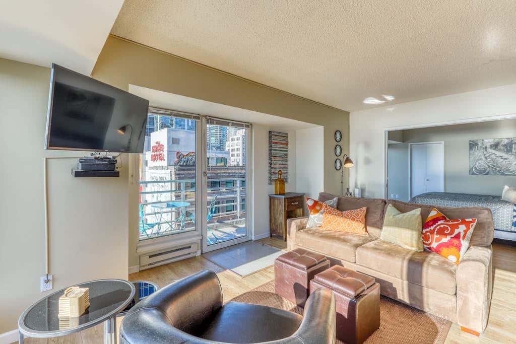 Newmark Tower Soundview Suite