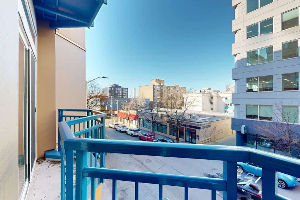Chic Getaway | Pool, Hot Tub, Sauna, Gym | Walk to Eateries, Shops & Parks
