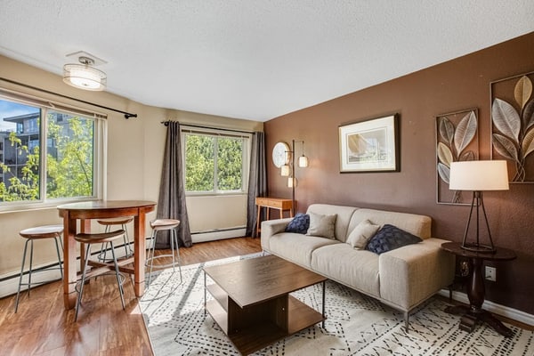 Downtown condo with WiFi, partial AC, balcony