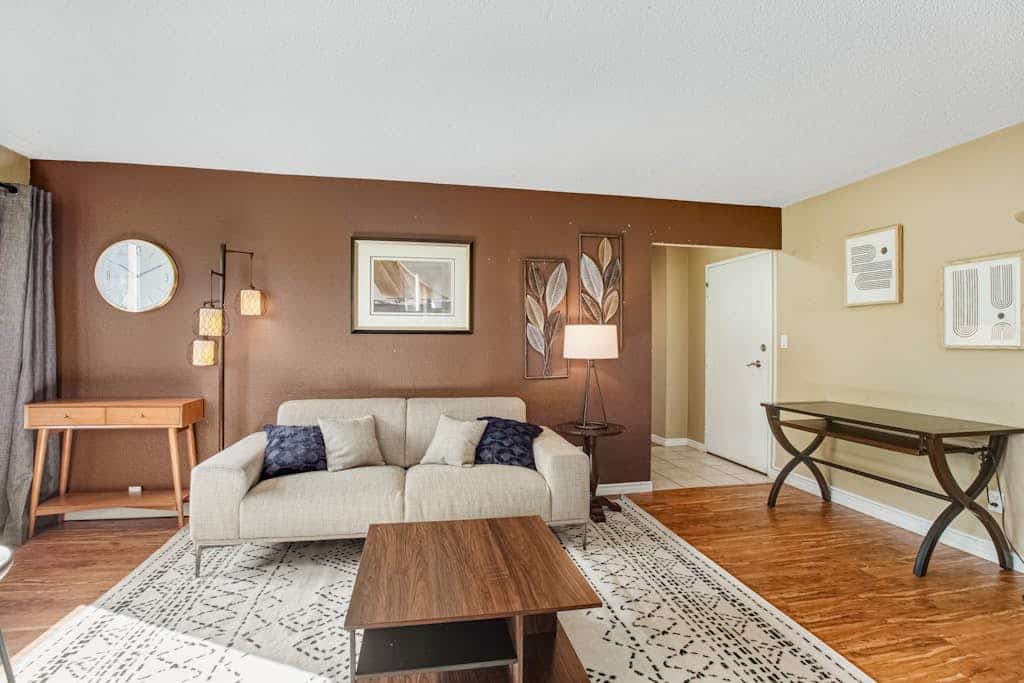 Downtown condo with WiFi, partial AC, balcony