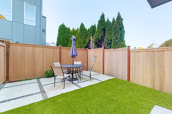 Charming Seattle home with private backyard, BBQ, and spacious living area