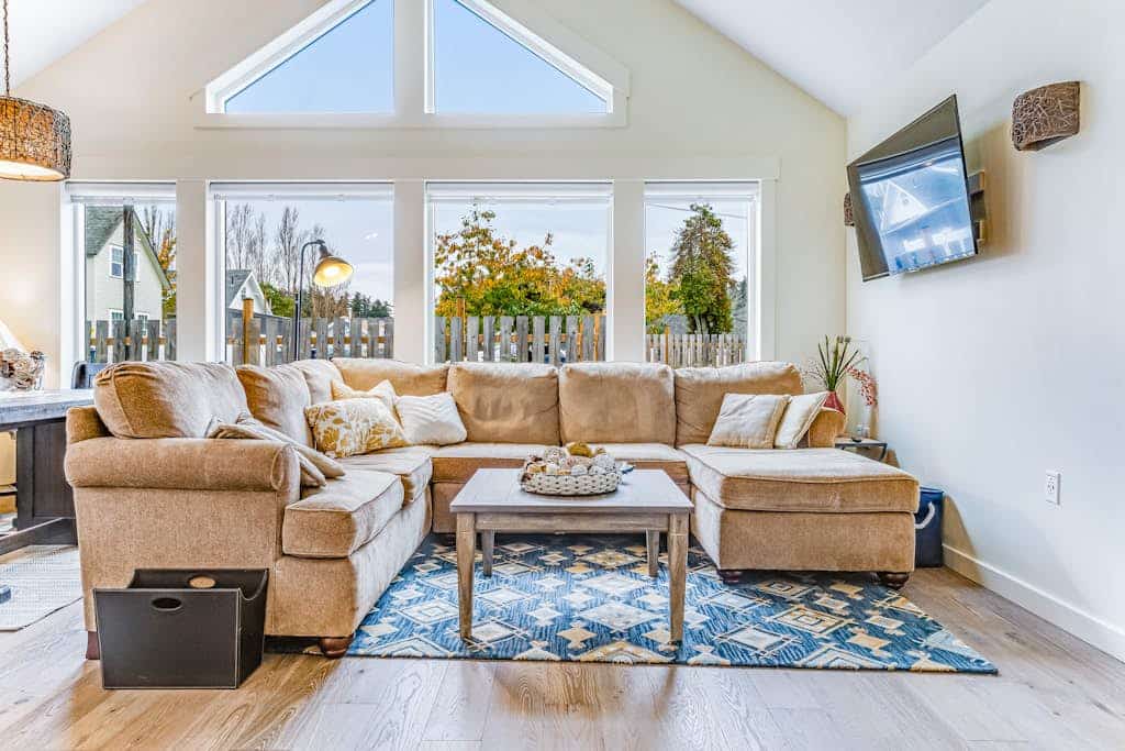 Light-filled home with fenced yard - two dogs welcome - walk everywhere