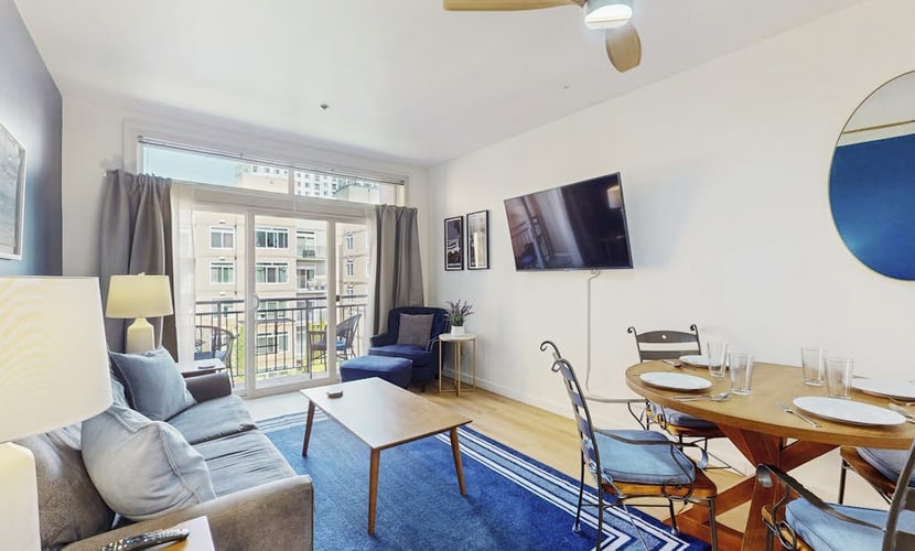 Prime Belltown/Downtown Location w/ Balcony, Shared Pool/Hot Tub/Patio