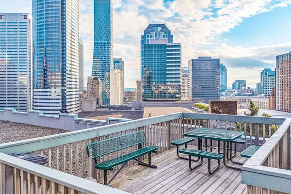 14th-Floor Condo in Downtown Seattle W/ City Views, Shared Rooftop Deck & WiFi