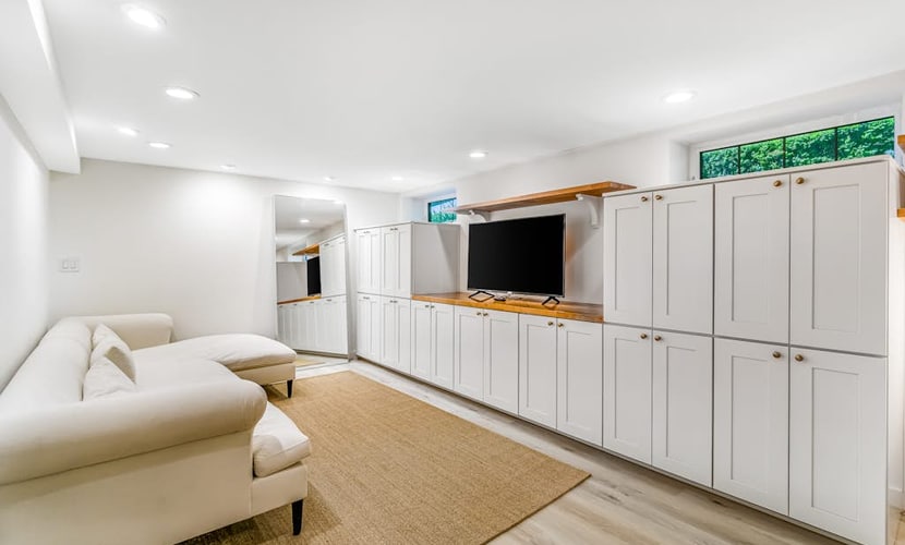 Modern Queen Anne studio - full kitchen - one block to Kerry Park, near downtown