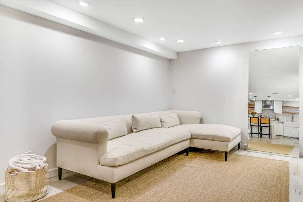 Modern Queen Anne studio - full kitchen - one block to Kerry Park, near downtown