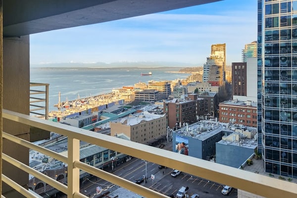 Downtown condo with shared indoor pool & hot tub near Pike Place Market