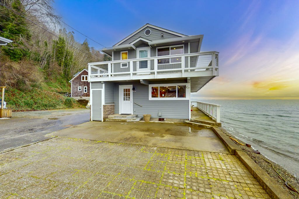 Tyee Shoreline Retreat