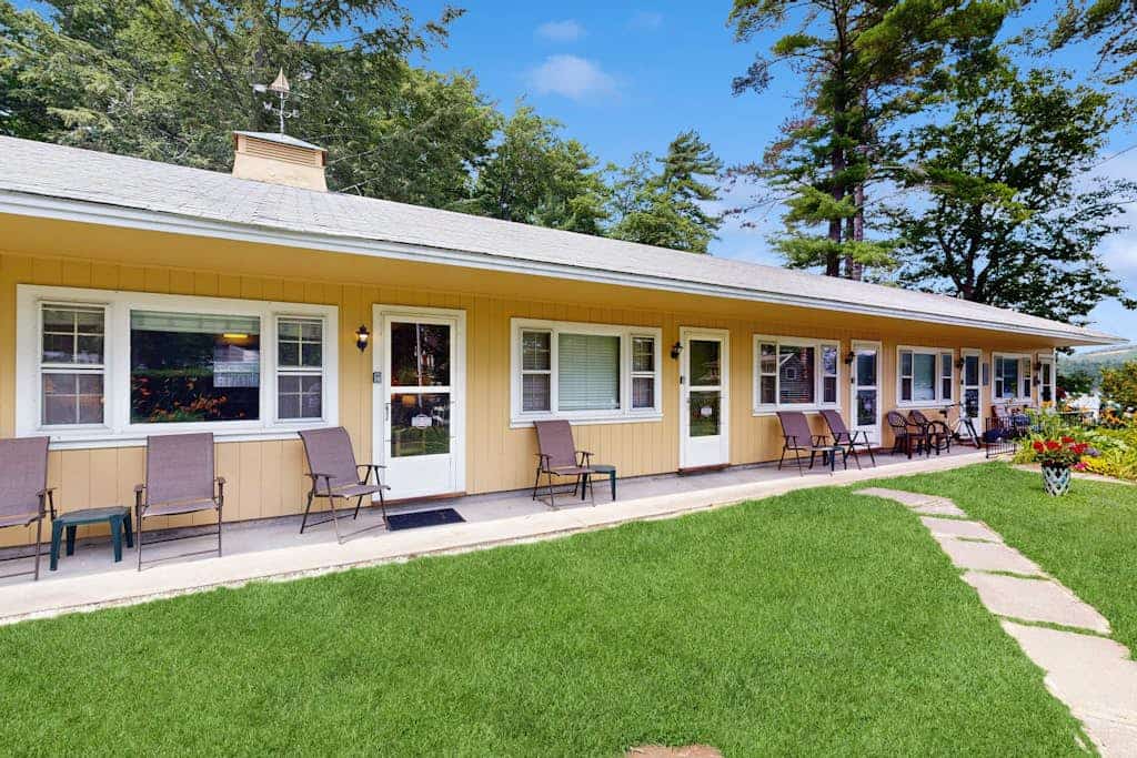 Attractive studio in waterfront location w/free WiFi, water views, kitchenette