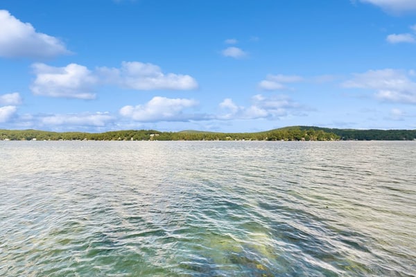 Attractive studio in waterfront location w/free WiFi, water views, kitchenette