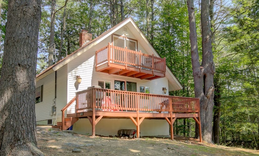Serene getaway with private sauna, deck, grill, balcony, & washer/dryer