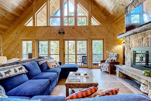 Charming 3 story retreat in the shadows of Lake Winnipesaukee