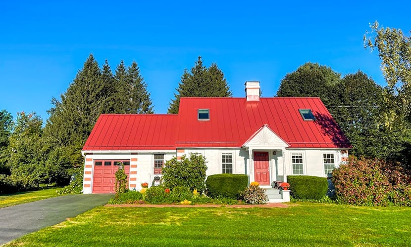 Updated Cape home with WiFi, W/D, full kitchen & clawfoot tub