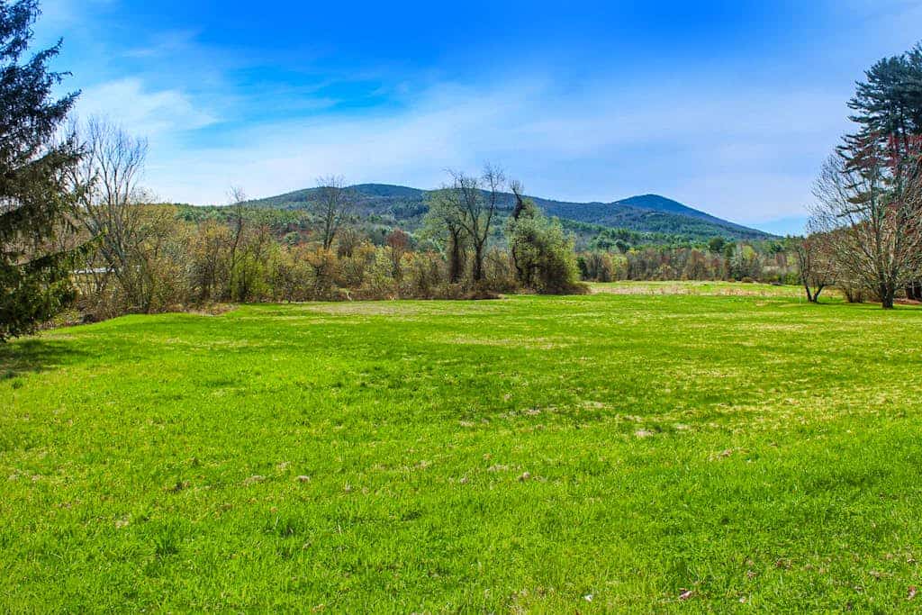 Updated Cape home with WiFi, W/D, full kitchen & clawfoot tub